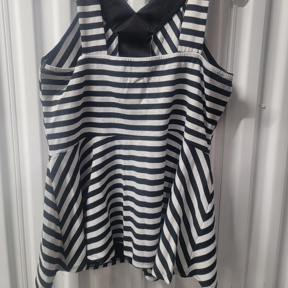 Torrid Sleeveless top - Picture 2 of 3